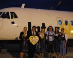 Intersky-Erstflug Köln nach Memmingen - Der Intersky-Erstflug von Köln/Bonn wurde in Memmingen mit einem Lebkuchenherz begrüßt. Foto: Allgäu Airport