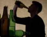 Alkohol-Flaschen-Jugendlicher - Bald ganzjährig verboten: Zwischen 22 und 7 Uhr ist in Rom das Trinken von Alkohol aus Glasflaschen in der Öffentlichkeit tabu.