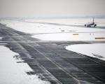Rollfeld Heathrow Schnee British Airways - Wegen Schneefalls und Glätte fallen in Stockholm und Rom am Montag zahlreiche Flüge aus. Foto: British Airways