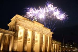 Zu Silvester 2010 zieht es die Deutschen vor allem nach Berlin. Das ergab eine Reise Studie von CHECK24.