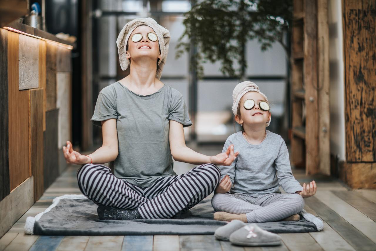 Ayurveda+Wellness+Yoga+Familie+Mutter+Kind+Gesichtsmaske