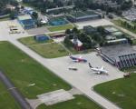 Flughafen Memmingen Luftaufnahme - Der Flughafen Memmingen startet mit 44 Verbindungen in die Wintersaison 2021/2022. © Luftbildverlag Bertram GmbH