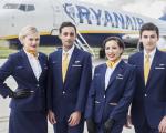 Ryanair Flugbegleiter außerhalb des Flugzeugs - Im Winterflugplan 2019 steuert Ryanair von vier deutschen Flughäfen Kiew an. © Ryanair