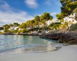 Mallorca_Cala_dOr - Auf Mallorca dürfen die Strände künftig wieder bis Mitternacht zugänglich bleiben.