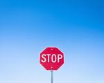 Stopp-Schild - Spanien, Kuba und Hongkong verbieten vorübergehend Ausländern die Einreise.