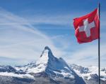 Schweiz Flagge Matterhorn - Die Schweiz lockert ab dem 19. April zahlreiche Corona-Maßnahmen.