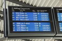 Bei Ryanair drohen im Sommer Streiks der Piloten. Lufthansa-Flugbegleiter: Streik am Freitag bundesweit