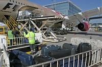 Am Donnerstag, 7. Februar 2019, streikt das Bodenpersonal an den Flughäfen Düsseldorf und Hannover. Kofferverladung: Ver.di ruft die Angestellten der Bodenverkehrsdienste zum Warnstreik auf. Foto: Fraport AG.