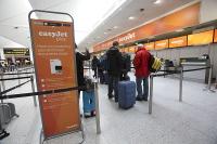 Wie in Gatwick soll der Easyjet-Check-in an den Berliner Flughäfen durch SB-Automaten vereinfacht werden. © Easyjet Check-in-Bereich von Easyjet in London-Gatwick