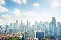 Der Changi Airport in Singapur erhöht die Flughafensteuer. Singapur Skyline