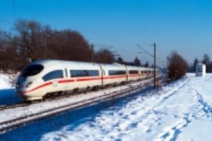 Die Bahn benötigt neue ICEs, um die Reserven aufzustocken - muss aber noch bis Ende 2012 warten. Foto: DB.