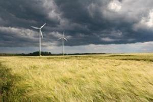 An stürmischen Tagen kann Windenergie das Stromnetz überlasten - Power-to-Gas-Anlagen können dies verhindern.