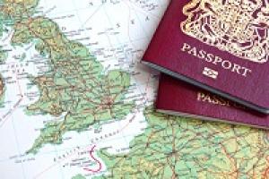 Reisepass auf einer Landkarte des Vereinigten Königreichs von Großbritannien