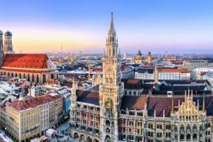 Blick auf den Münchner Marienplatz: Wird die Stadtsparkasse München bald Strafzinsen von Privatkunden verlangen