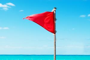 Badeverbot Strand rote Flagge