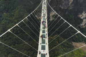 Glasbodenbrücke China Zhangjiajie
