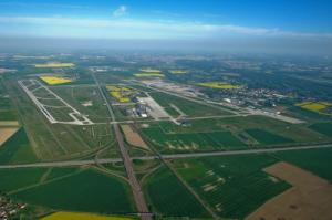 Ab 2018 könnten Passagiere ab Leipzig direkt nach China fliegen. Foto: Uwe Schoßig Flughafen Leipzig/Halle Luftaufnahme