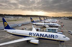Der Sommerflugplan von Ryanair beinhaltet eine neue Direktroute von Berlin Schönefeld nach Brünn in Tschechien. © Ryanair Geparkte Flugzeuge von Ryanair