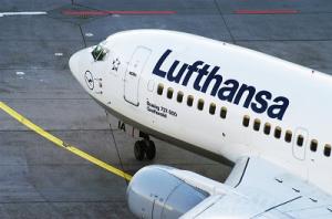 Auch die Kranichlinie fliegt ab Ende November nach Lappland. Foto: Ingrid Friedl, Lufthansa Bug eines Lufthansa-Flugzeugs