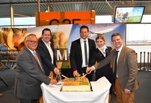 Der Erstflug von München nach Windhoek wurde in der bayerischen Landeshauptstadt mit einem Kuchen gefeiert. © Condor Condor Erstflug von München nach Namibia