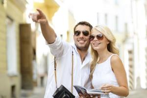 Immer mehr Touristen besuchen die Insel Kreta. Paar im Urlaub