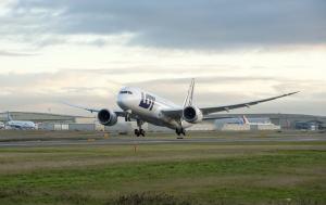 Lot Polish Airlines fliegt im Sommer 2018 von Nürnberg nach Warschau. Foto: LOT LOT Boeing 787 beim Start II