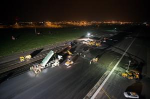 Durch eine Störung im Beleuchtungssystem gibt es Probleme am Flughafen Heathrow. © Heathrow Airports Limited Bauarbeiten Landebahn London Heathrow