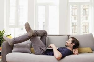 Wer online seine Flüge bucht, muss künftig keine Kreditkarten-Gebühr mehr zahlen. Onlinekredite Test