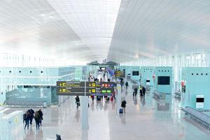 Am Flughafen El Prat kann es wegen Bauarbeiten zu Verspätungen kommen. Foto: S.A. Aena Flughafen Barcelona Terminal