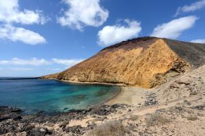 Ein Sandsturm hat den Flugverkehr auf den Kanaren am Wochenende weitestgehend lahmgelegt. Kanarische Inseln: La Graciosa