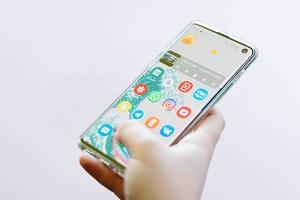 Passagiere müssen ihre Smartphones auf Flügen mit Swiss künftig nicht mehr in den Flugmodus schalten. Samsung hat im Q2/2019 in Europa die meisten Smartphones verkauft