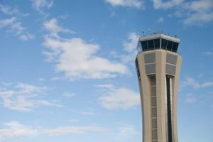 Am Flughafen Málaga tritt das Bodenpersonal ab dem 12. Februar 2021 in einen unbefristeten Streik. Flughafen Malaga Tower Getty
