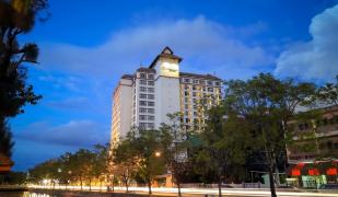 Amora Tapea Hotel