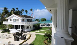 Albachiara Beachfront Hotel