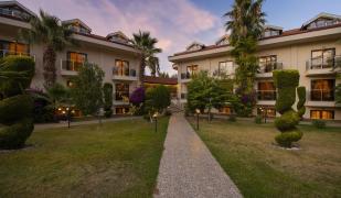 Han Deluxe Hotel & Suites