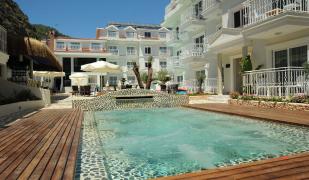 Montebello Deluxe Hotel