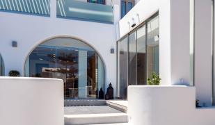 Deluxe Hotel Santorini