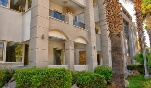 Two Seas Hotel