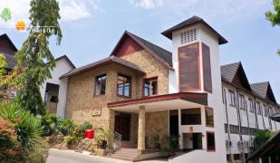 Travellers Beach Hotel & Club 