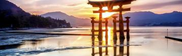 Japan: Miyajima, Itsukushima Floating Shrine, Torii Tor