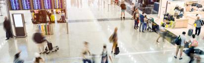 Flughafen-Menschen-Emotion_GI-1080085810