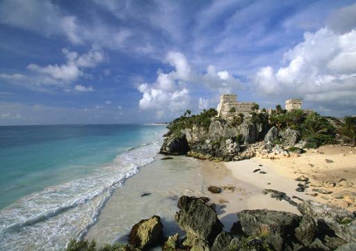 Strand mit Ruine