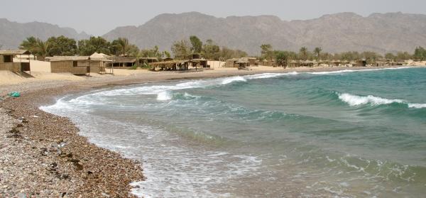 Bucht, Meer, Palmen, Berge Nuweiba