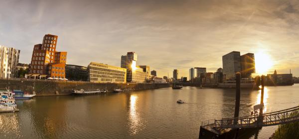 Rheinufer am Abend - Düsseldorf