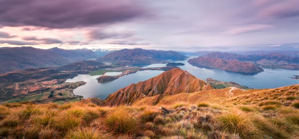 Wanaka lake and Southern Alps mountain range with Mt Aspiring - Neuseeland