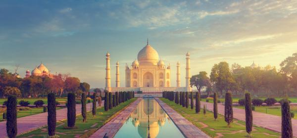 The Taj Mahal without people, early morning shot. - Indien