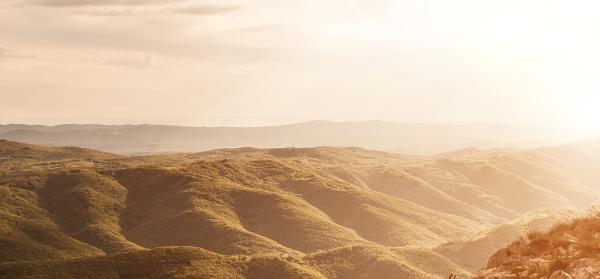 Single-Urlaub-Emotion-Frau-Natur-Panorama