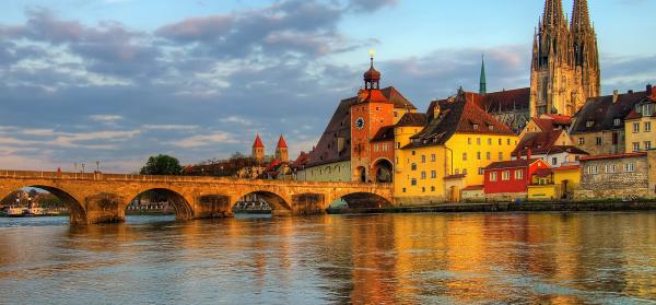 Fluss, Brücken, Religiöse Stätte Regensburg