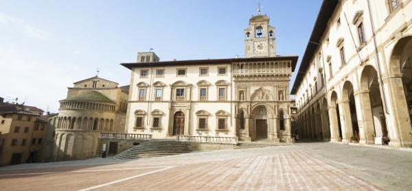 Platz, Kirche, Haus Arezzo