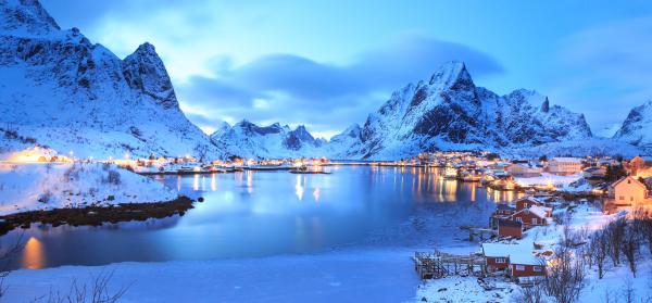 Berge, Schnee, Fjord, Dorf Lofoten